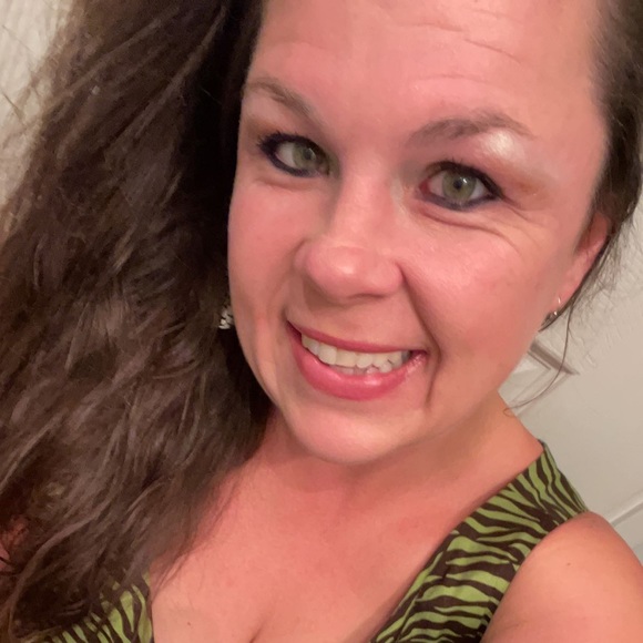 Meet your Posher, Brooke - Picture 3 of 17